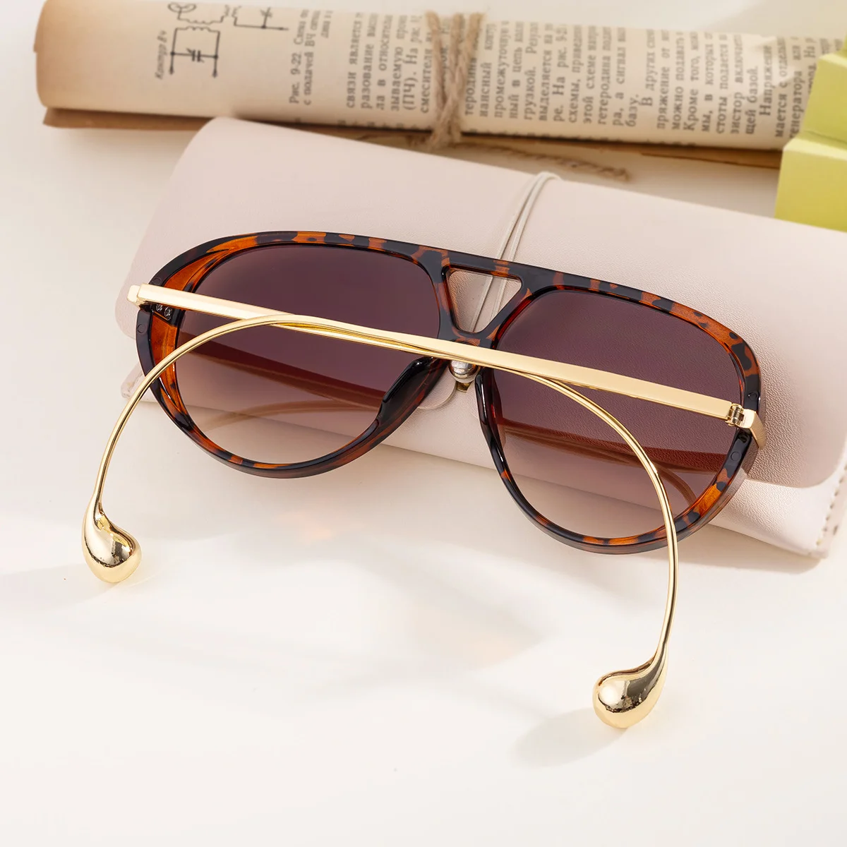 Black PC Women's Fashion Double Bridge Aviator Sunglasses - Trendy Pilot Sun Glasses UV400 - Details 3
