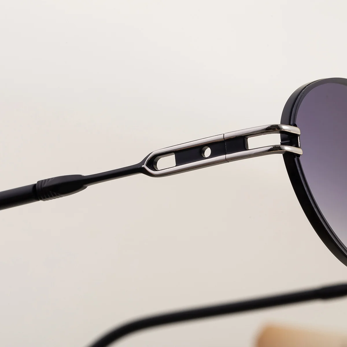 Black metal Women's Fashion Oval Sunglasses - Trendy Personalized Outdoor UV400 Eyewear - Details 5