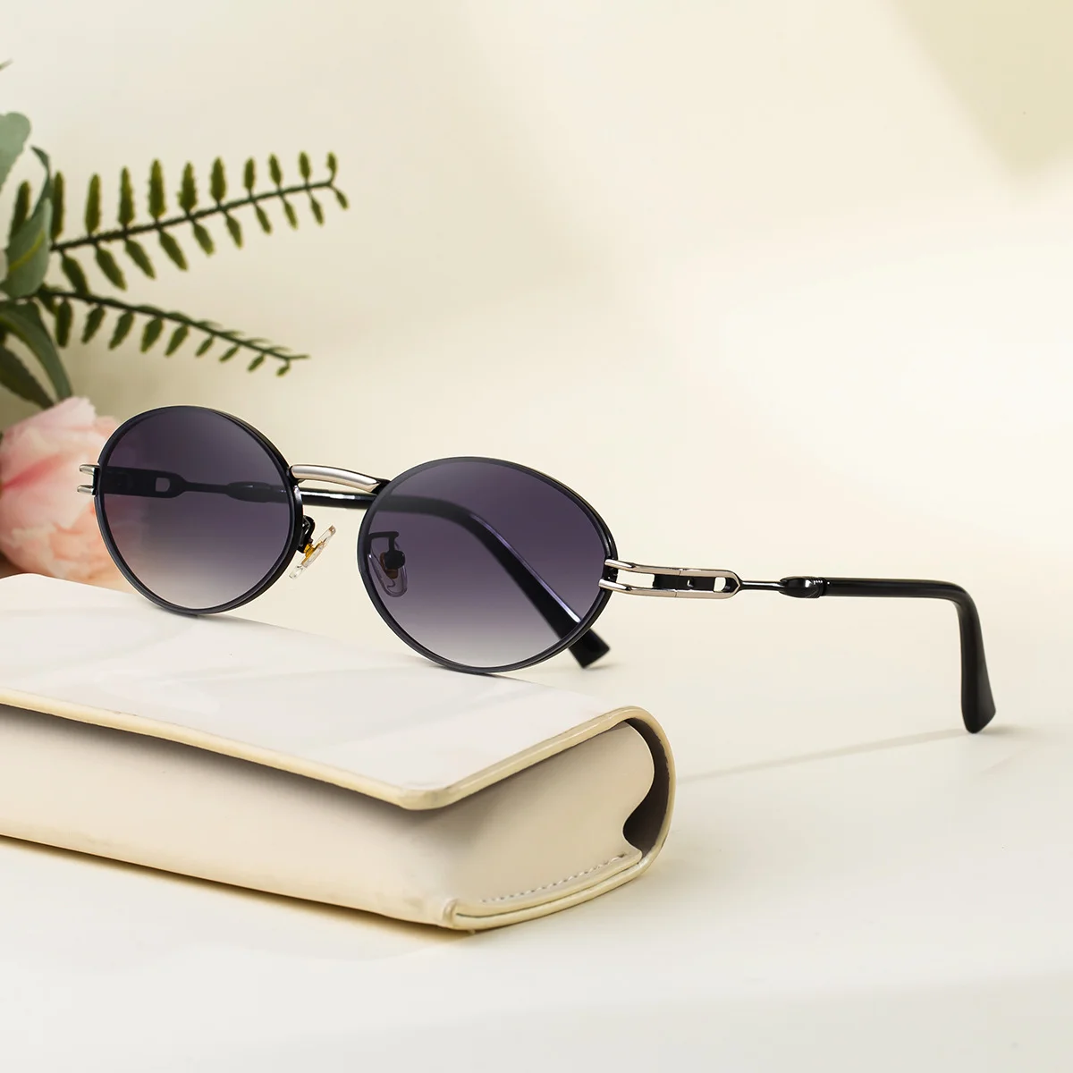 Black metal Women's Fashion Oval Sunglasses - Trendy Personalized Outdoor UV400 Eyewear - View 2