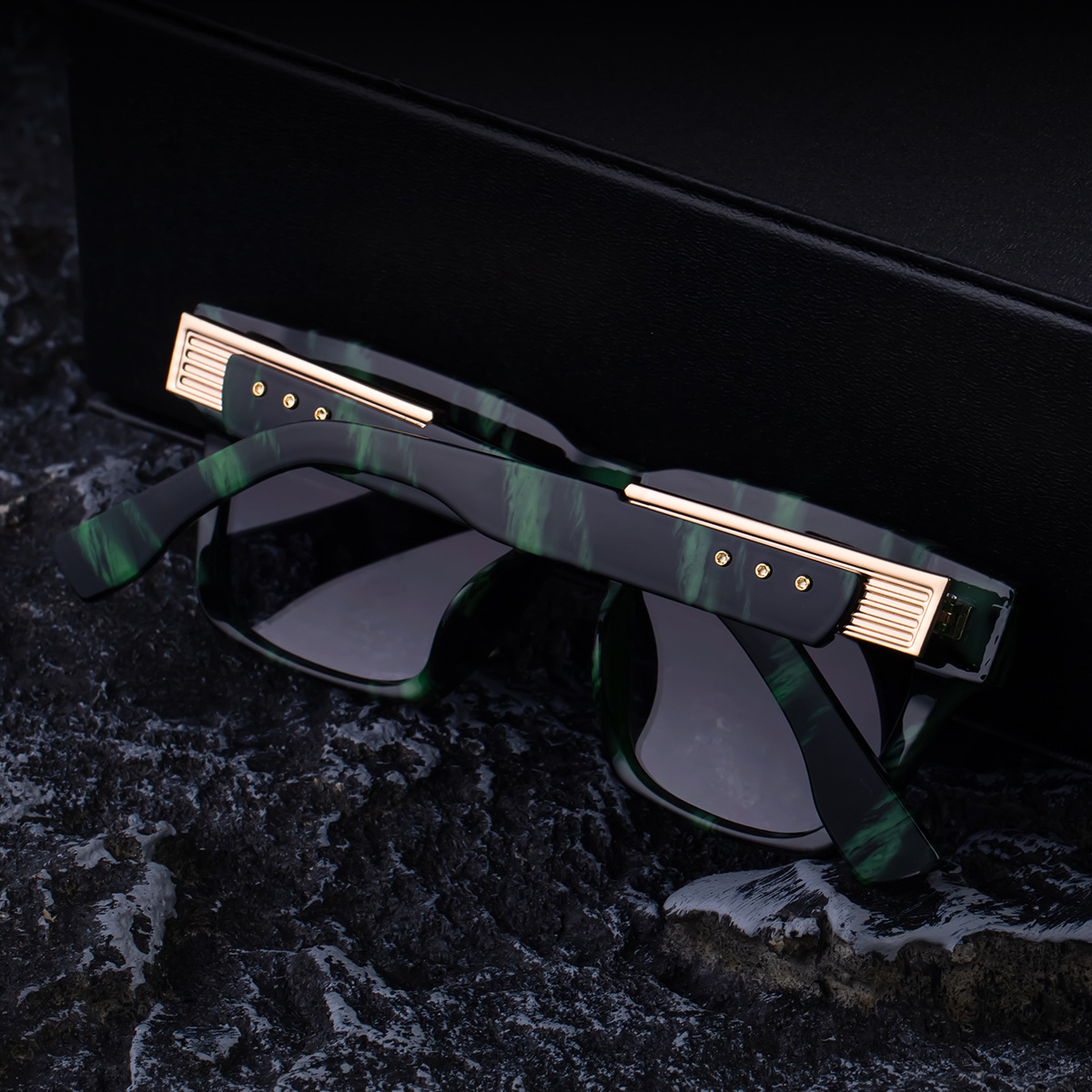 Men's Vintage Square Polarized Sunglasses - Premium Rivet Detail Driving Eyewear Details and Specifications