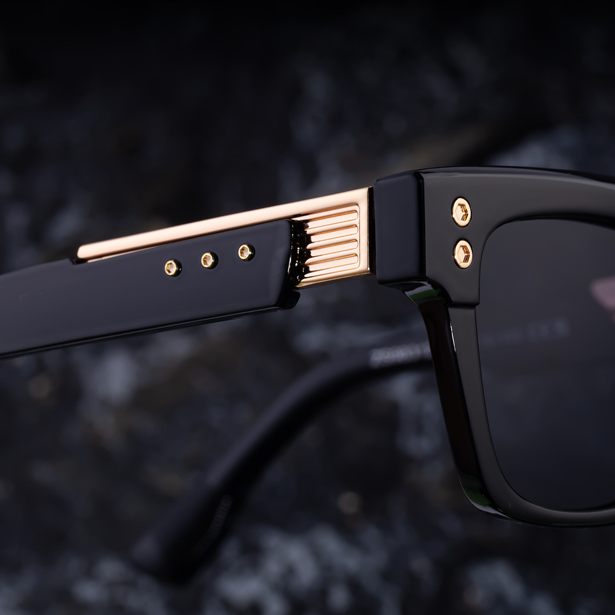 Men's Vintage Square Polarized Sunglasses - Premium Rivet Detail Driving Eyewear Details and Specifications