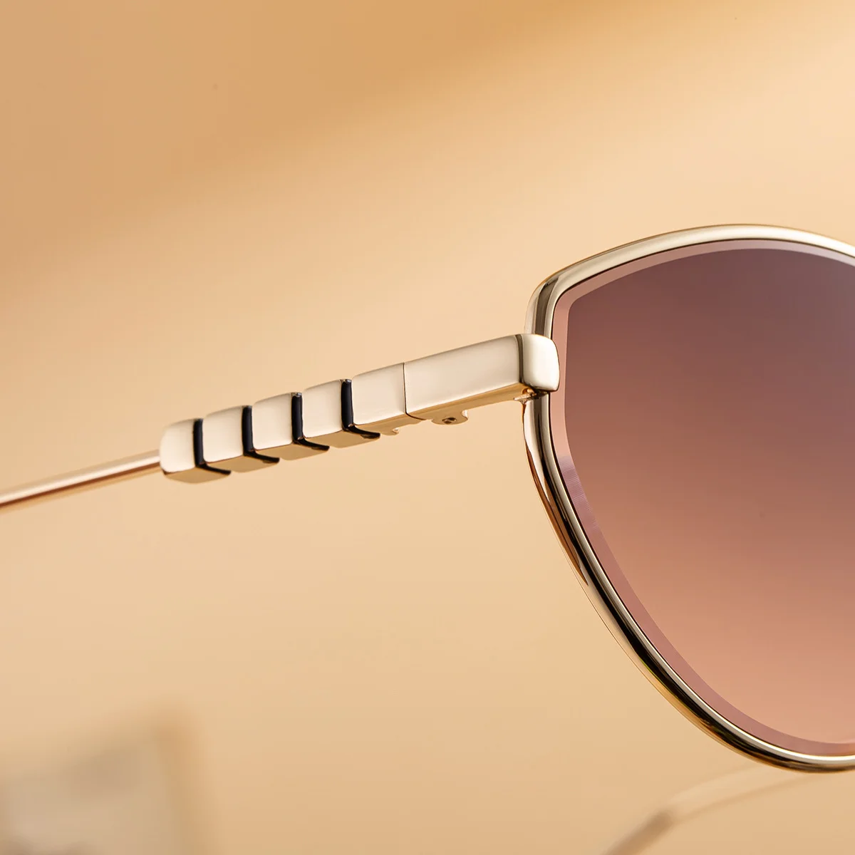 Black Metal Women's Fashion Cat Eye Sunglasses - Trendy Street Style UV400 Outdoor Shades - Details 7