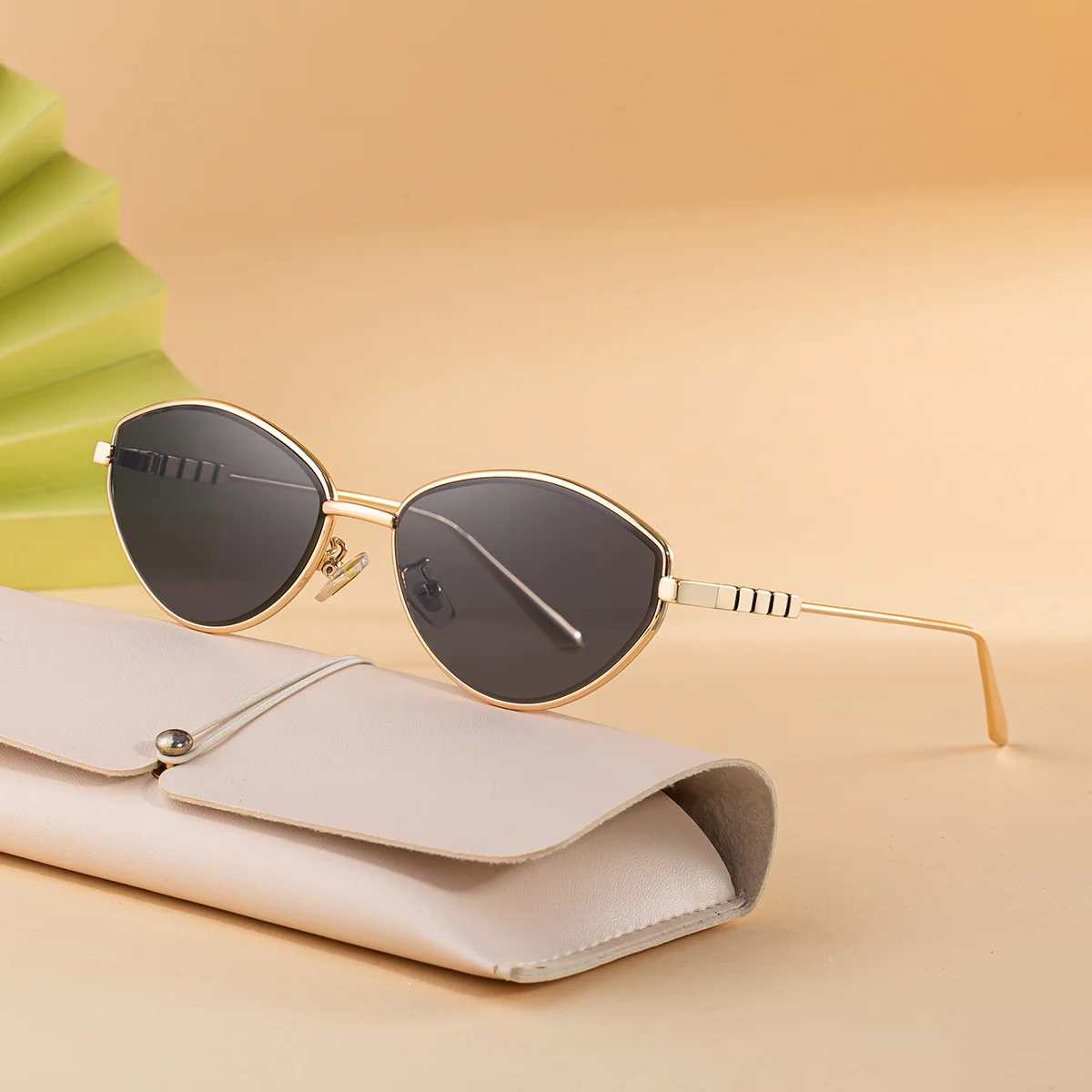 Black Metal Women's Fashion Cat Eye Sunglasses - Trendy Street Style UV400 Outdoor Shades - View 2