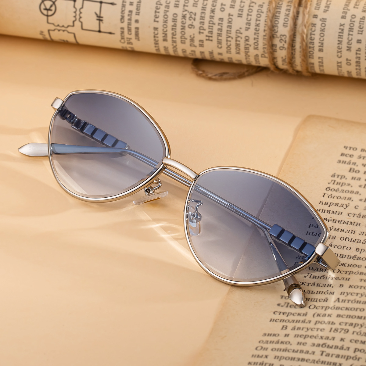 Women's Fashion Cat Eye Sunglasses - Trendy Street Style UV400 Outdoor Shades Custom Eyewear