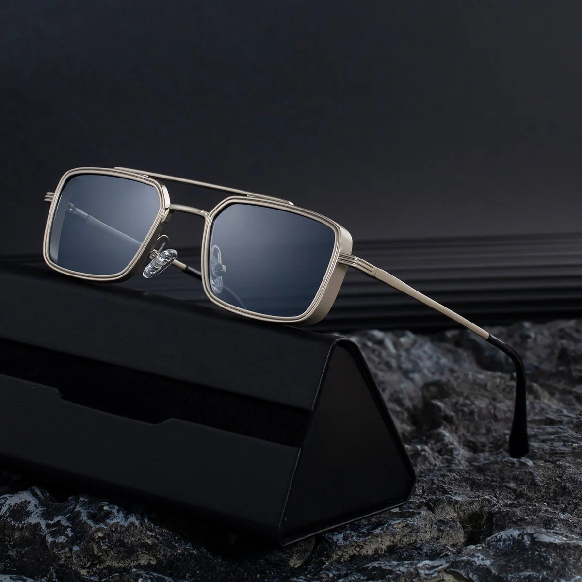 Black Metal Men's Metal Square Sunglasses - Premium UV400 Fashion Sun Glasses - View 3