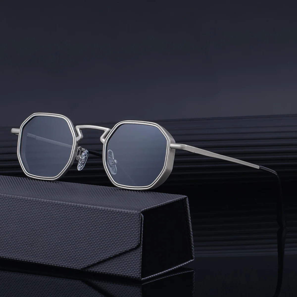 Black Metal Men's Irregular Metal Sunglasses - Premium Slingshot Temple UV400 Shades - View 3