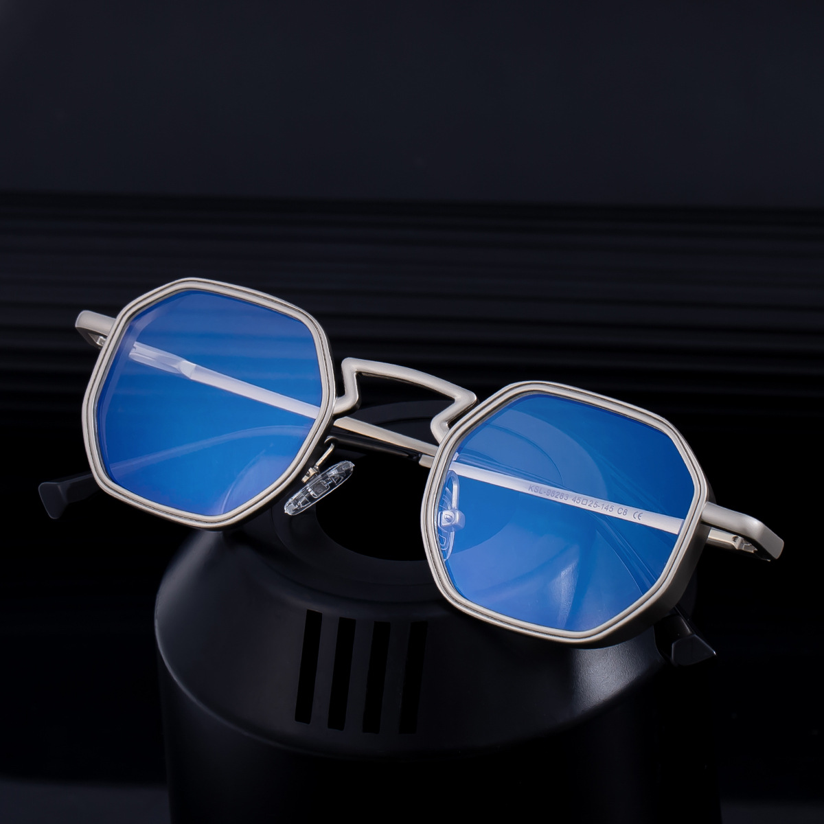 Black Metal Men's Irregular Metal Sunglasses - Premium Slingshot Temple UV400 Shades - View 4