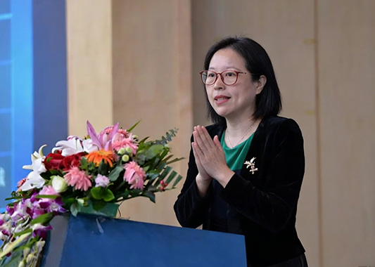 Supply Chain Manager Sarah Chen